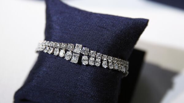 A diamond Bracelet of the set called Albert Bridge is displayed during the De Beers Haute Joallerie presentation as part of Paris Fashion Week on July 7, 2016 in Paris, France. - Sputnik Africa