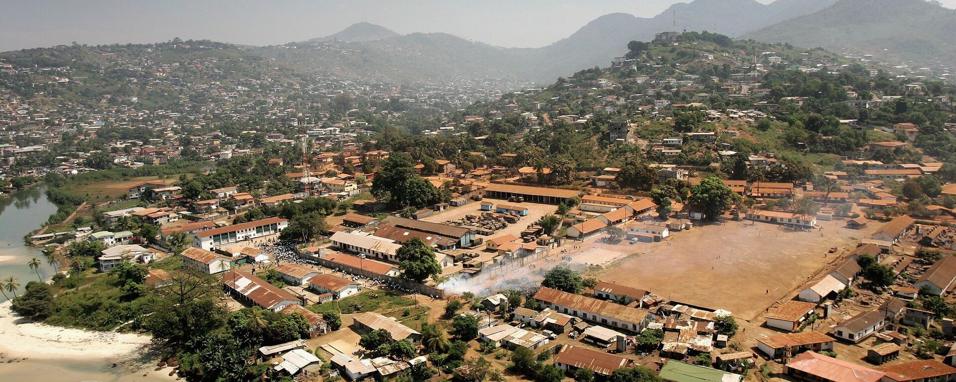 A general view is seen of Freetown on November 28, 2006 in Freetown, Sierra Leone.  - Sputnik Africa, 1920, 29.12.2024