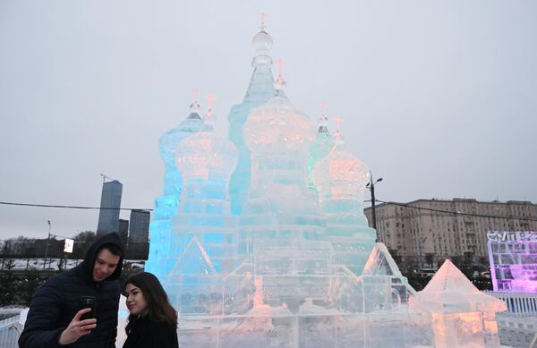 Visitors at the opening of the 10th Ice Moscow festival. - Sputnik Africa