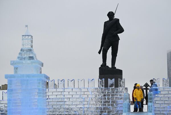 Visitors at the opening of the 10th Ice Moscow festival. - Sputnik Africa