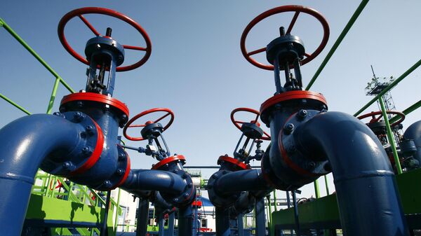 A booster gas pipeline pumping station at an oil and gas field. - Sputnik Africa