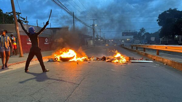 28 December 2024, Mozambique, Maputo: Undated - Barricades burn on the streets after the elections in Mozambique.  - Sputnik Africa