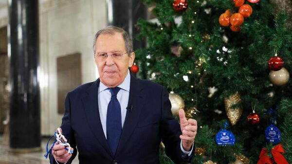 Russian Foreign Minister Sergey Lavrov takes part in the charity event Wish Tree in the building of the Ministry of Foreign Affairs - he takes a card from the tree with a child's wish, which he will fulfill. - Sputnik Africa