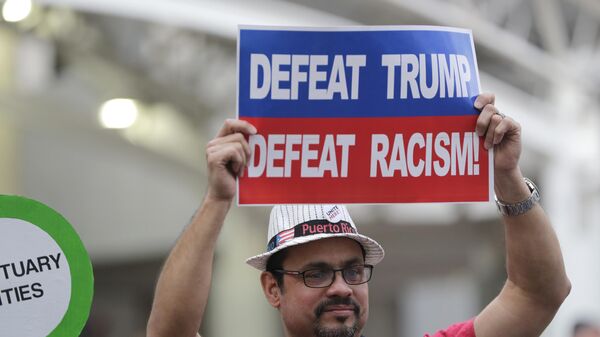 Rick Sanchez, of Miami, attends a rally in support of Deferred Action for Childhood Arrivals (DACA) and Temporary Protected Status (TPS) programs for immigrants, Wednesday, Jan. 17, 2018, in Miami. - Sputnik Africa