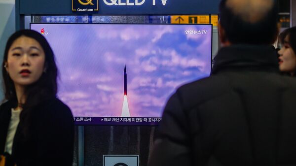 People watch a TV news report on a ballistic missile launched by North Korea, as United States Secretary of State Antony Blinken visits South Korea, in Seoul, South Korea, on January 06, 2025. - Sputnik Africa