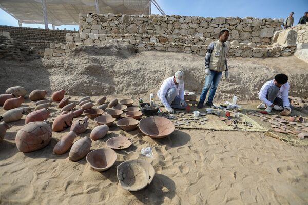 Archaeologists examine discovered and reassembled pottery fragments in an intact section of the foundations of Queen Hatshepsut&#x27;s temple at Deir el-Bahari on January 8, 2025, in Luxor, Egypt. The country&#x27;s antiquities authorities announced a series of archaeological discoveries from a research mission conducted starting in September 2022, including the discovery of the remains of Queen Hatshepsut&#x27;s Valley Temple. (Photo by Ahmad Hasaballah/Getty Images) - Sputnik Africa