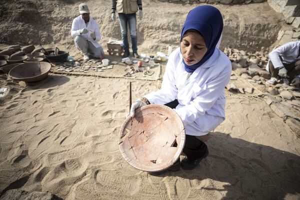 Archaeologists work to restore pottery shards and artifacts unearthed at Queen Hatshepsut&#x27;s temple in Luxor, Egypt, on January 08, 2025. The discoveries, dating back to Ancient Egypt&#x27;s 18th dynasty, provide valuable insights into the daily life and culture of the era. - Sputnik Africa