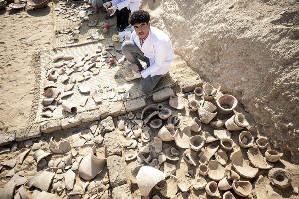 Archaeologists work to restore pottery shards and artifacts unearthed at Queen Hatshepsut&#x27;s temple in Luxor, Egypt, on January 08, 2025. The discoveries, dating back to Ancient Egypt&#x27;s 18th dynasty, provide valuable insights into the daily life and culture of the era. - Sputnik Africa