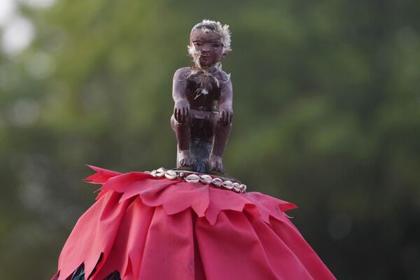 Zangbeto masquerades the traditional Voodoo guardians of the night performing ahead of the annual Voodoo Festival, Ouidah, Benin, Jan. 9, 2025. - Sputnik Africa