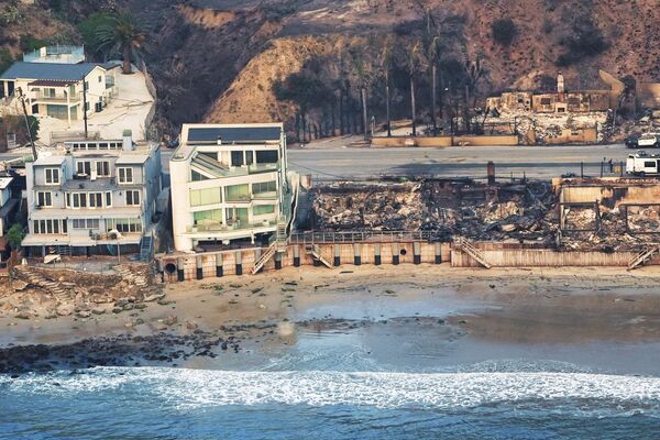 Beach front properties are left destroyed by the Palisades Fire, in this aerial view, Thursday, Jan. 9, 2025 in Malibu, Calif. - Sputnik Africa