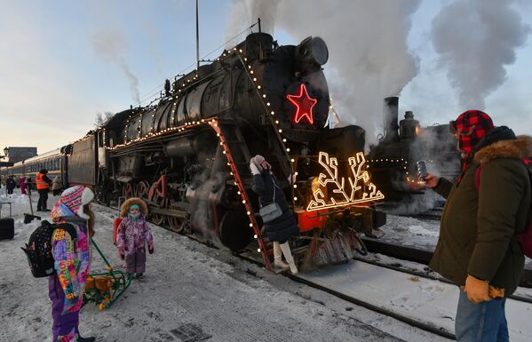 Retro train &quot;Ruskeala Express,&quot; running in the Republic of Karelia between the city of Sortavala and the main attraction of the Northern Priladozhye - the Ruskeala mountain park. - Sputnik Africa