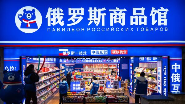 Workers wait for customers to a shop selling Russia products in southwest China's Chongqing Municipality Saturday, Jan. 04, 2025. - Sputnik Africa