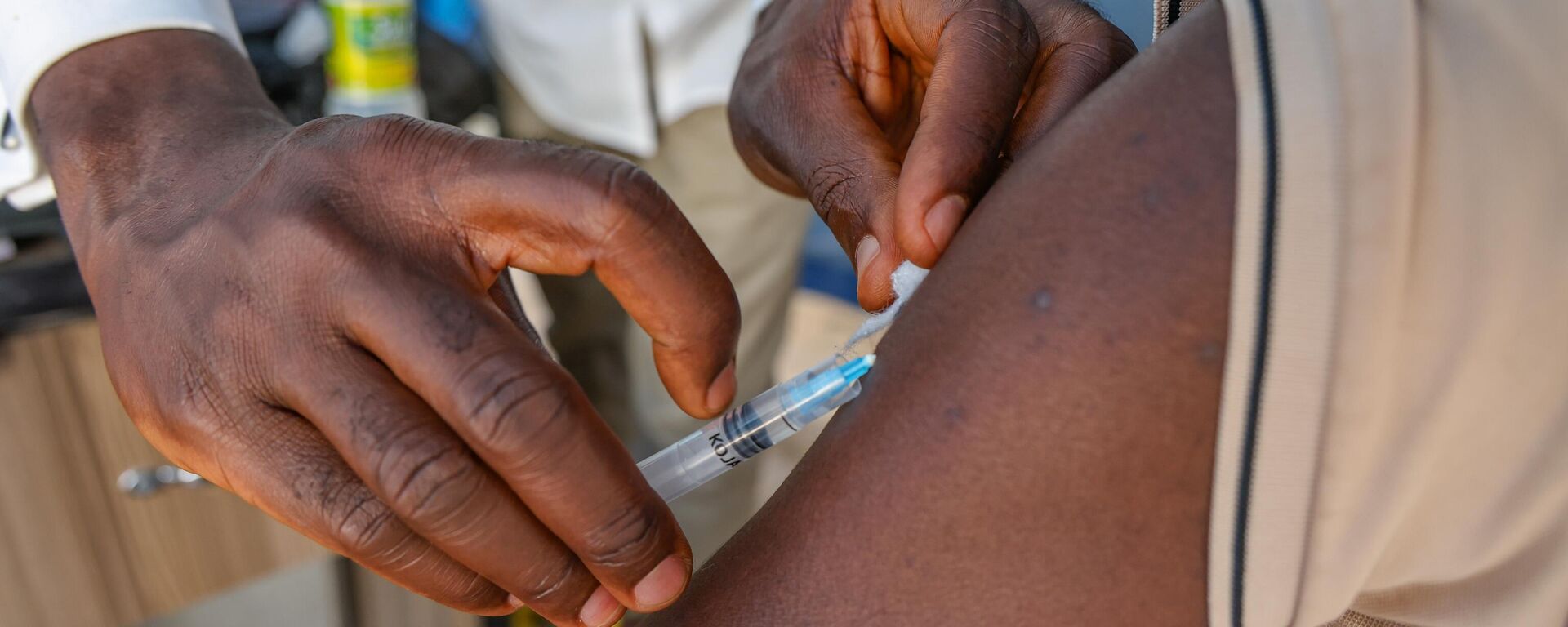 Nigeria launches a vaccination campaign against the Mpox outbreak, prioritizing healthcare workers and individuals with weakened immune systems in the capital Abuja, Nigeria on November 25, 2024.  - Sputnik Africa, 1920, 13.01.2025