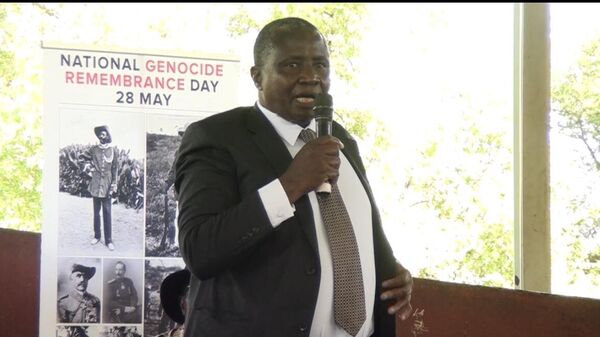 Okandjoze Chiefs Assembly technical committee Benestus Kandundu speaks during the 121st Genocide Remembrance Day at UN Plaza in Windhoek.  - Sputnik Africa