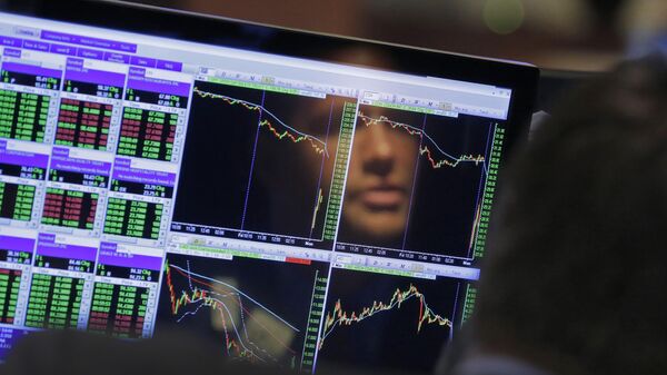 In this Aug. 24, 2015, file photo specialist Frank Masiello is reflected in his screen on the floor of the New York Stock Exchange. - Sputnik Africa