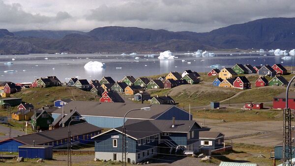 Giant icebergs float in the fjord in Narsaq, southern Greenland. - Sputnik Africa