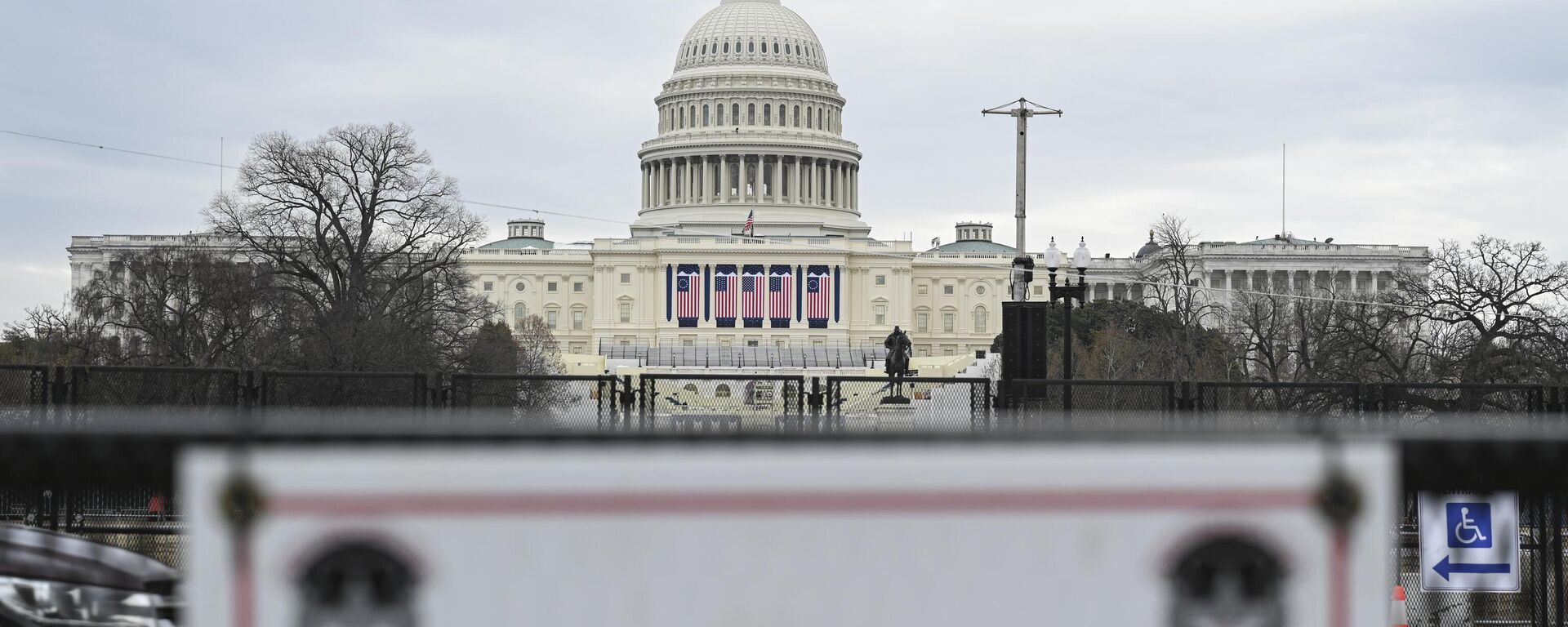 In preparation for US President-elect Donald Trump's second inauguration in Washington, D.C., security measures have been significantly heightened around the US Capitol and its surroundings on Sunday. - Sputnik Africa, 1920, 19.01.2025