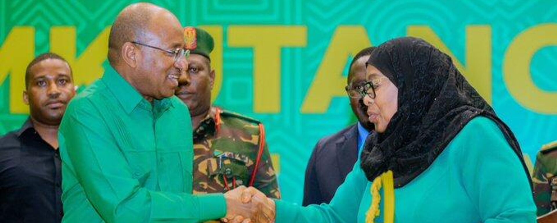 Samia Suluhu Hassan and Hussein Ali Mwinyi at the CCM National Congress held in the Tanzanian capital of Dodoma. - Sputnik Africa, 1920, 20.01.2025