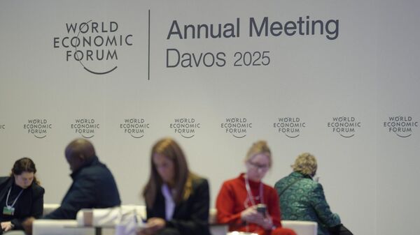 People take a break inside the congress center prior to the official opening of the Annual Meeting of the World Economic Forum in Davos, Switzerland, Monday, Jan. 20, 2025. - Sputnik Africa