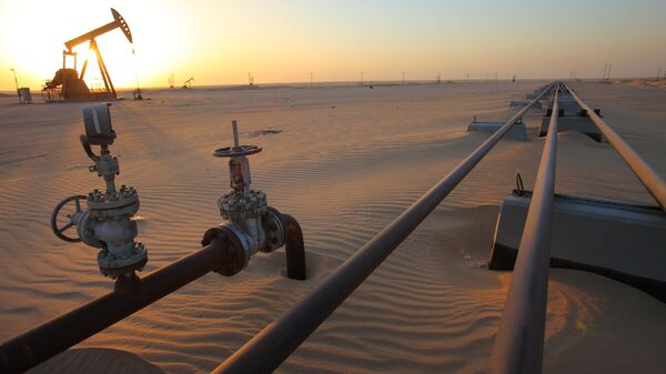 Drilling, oil wells in southern Kuwait along the Saudi border. - Sputnik Africa