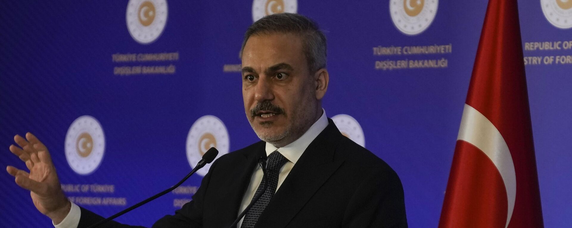 Turkey's Foreign Minister, Hakan Fidan, answers questions from media members during a press conference in Istanbul, Turkey, Friday, Jan. 10, 2025. - Sputnik Africa, 1920, 22.01.2025