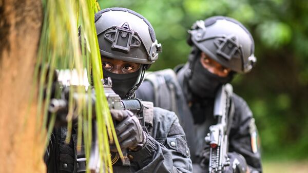 16 July 2024, Ivory Coast, Abidjan: Special police units demonstrate a counter-terrorism operation as part of an exercise at the Académie internationale de lutte contre le terrorisme (AILCT). - Sputnik Africa