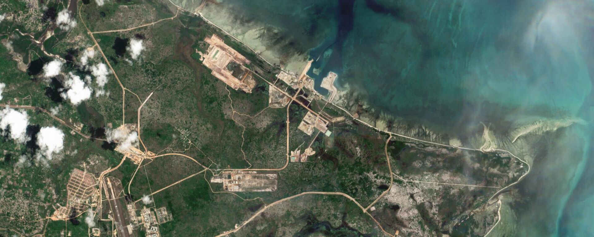 A Satellite view of the Total Mozambique LNG Project under construction in Afungi, within the Cabo Delgado province, Mozambique. Imaged 21 February 2024.  - Sputnik Africa, 1920, 22.01.2025