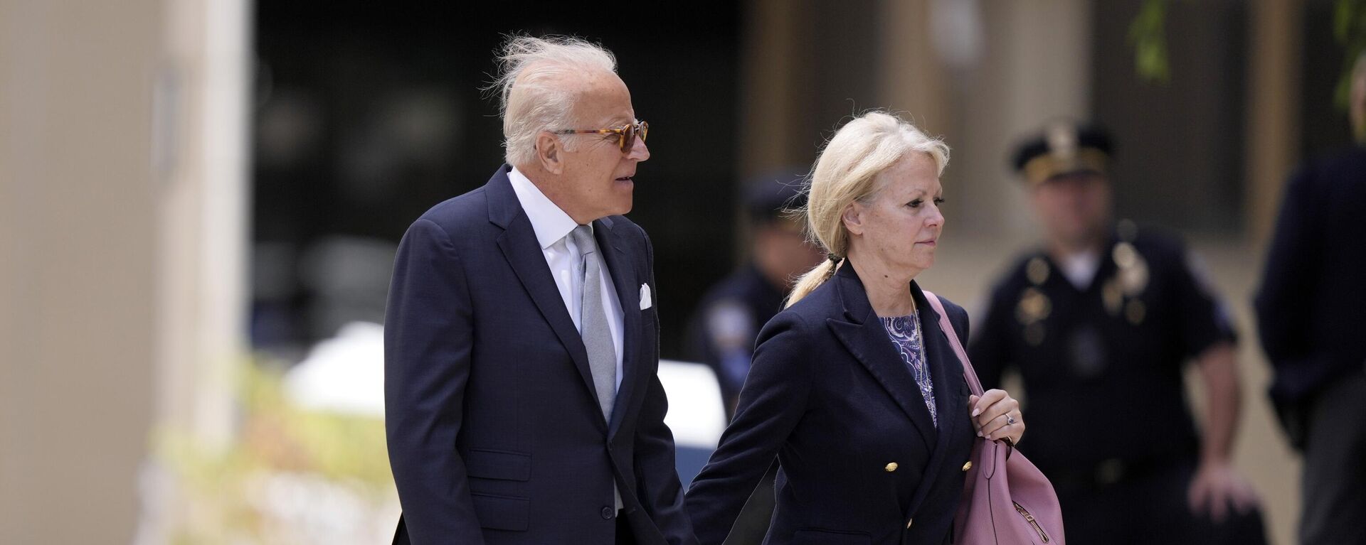 James Biden, President Joe Biden's brother and uncle to Hunter Biden, left, and Sara Biden arrive at federal court, June 7, 2024, in Wilmington, Del.  - Sputnik Africa, 1920, 22.01.2025