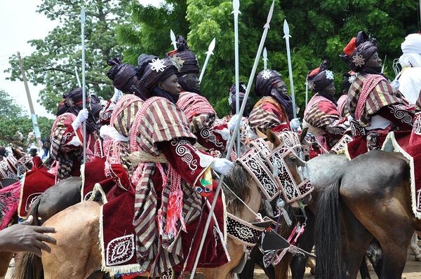 Des Haoussas portant des vêtements traditionnels  - Sputnik Afrique