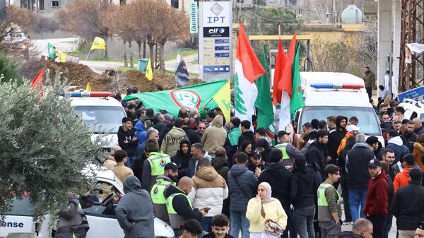 Lebanese residents carrying Hezbollah flags and posters of Hassan Nasrallah return to some towns in the South Governorate where Israeli forces have pulled out in Southern Lebanon on January 26, 2025.  - Sputnik Africa