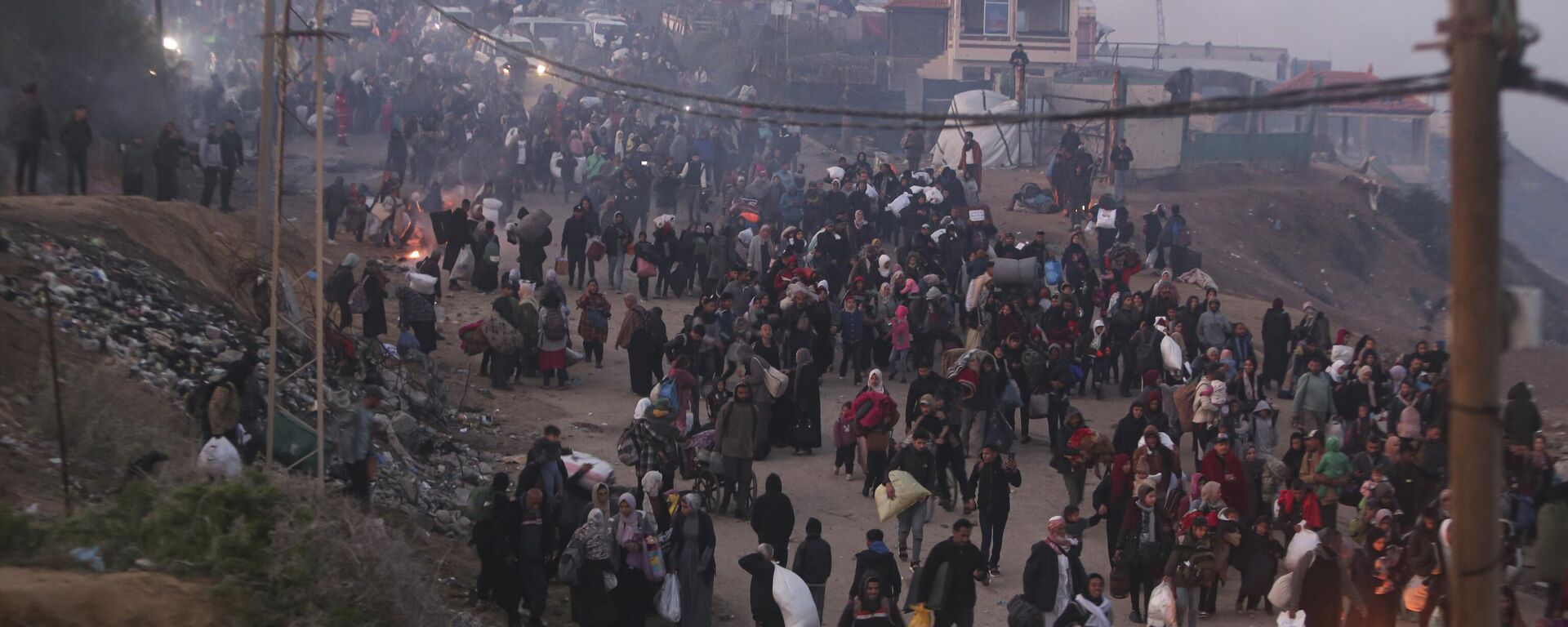 Displaced Palestinians return to their homes in the northern part of the Gaza Strip, Monday, Jan. 27, 2025, days after the ceasefire deal between Israel and Hamas came into effect.  - Sputnik Africa, 1920, 27.01.2025