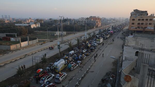 Displaced Palestinians return to their homes from southern regions via Salah al-Din Road after the ceasefire agreement in Gaza Strip on January 28, 2025.  - Sputnik Africa