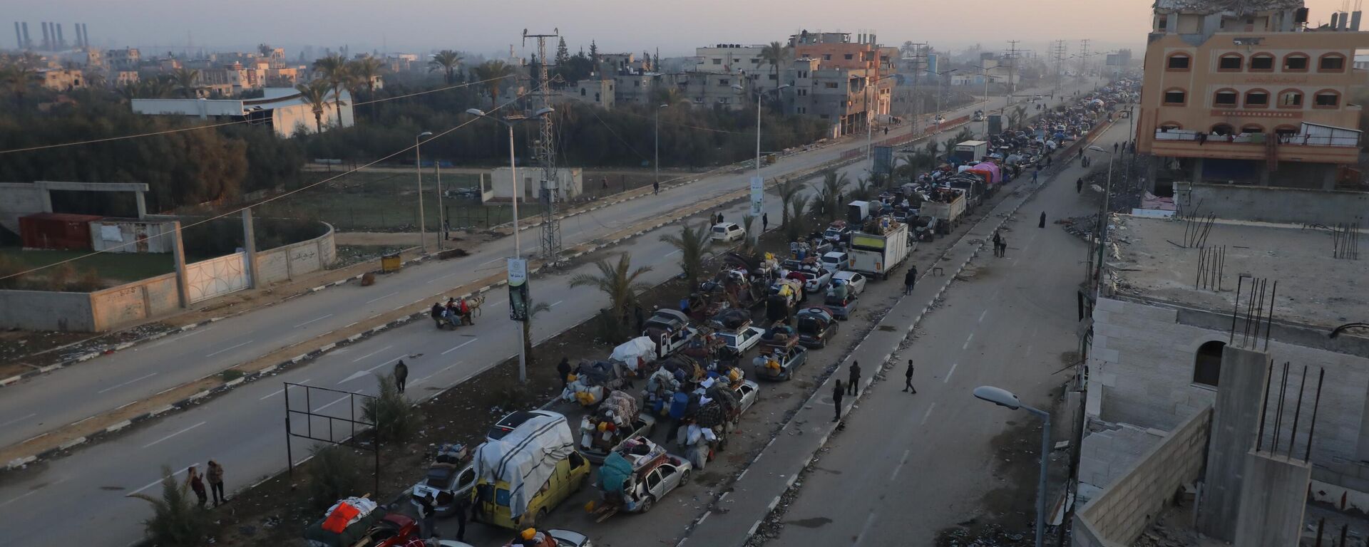 Displaced Palestinians return to their homes from southern regions via Salah al-Din Road after the ceasefire agreement in Gaza Strip on January 28, 2025.  - Sputnik Africa, 1920, 28.01.2025