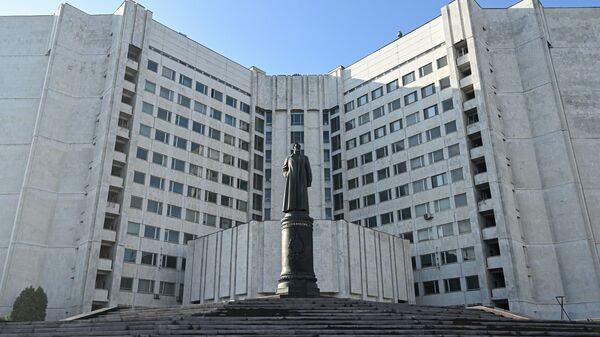 Monument to Felix Edmundovich Dzerzhinsky at the headquarters of the Russian Foreign Intelligence Service in Moscow.  - Sputnik Africa