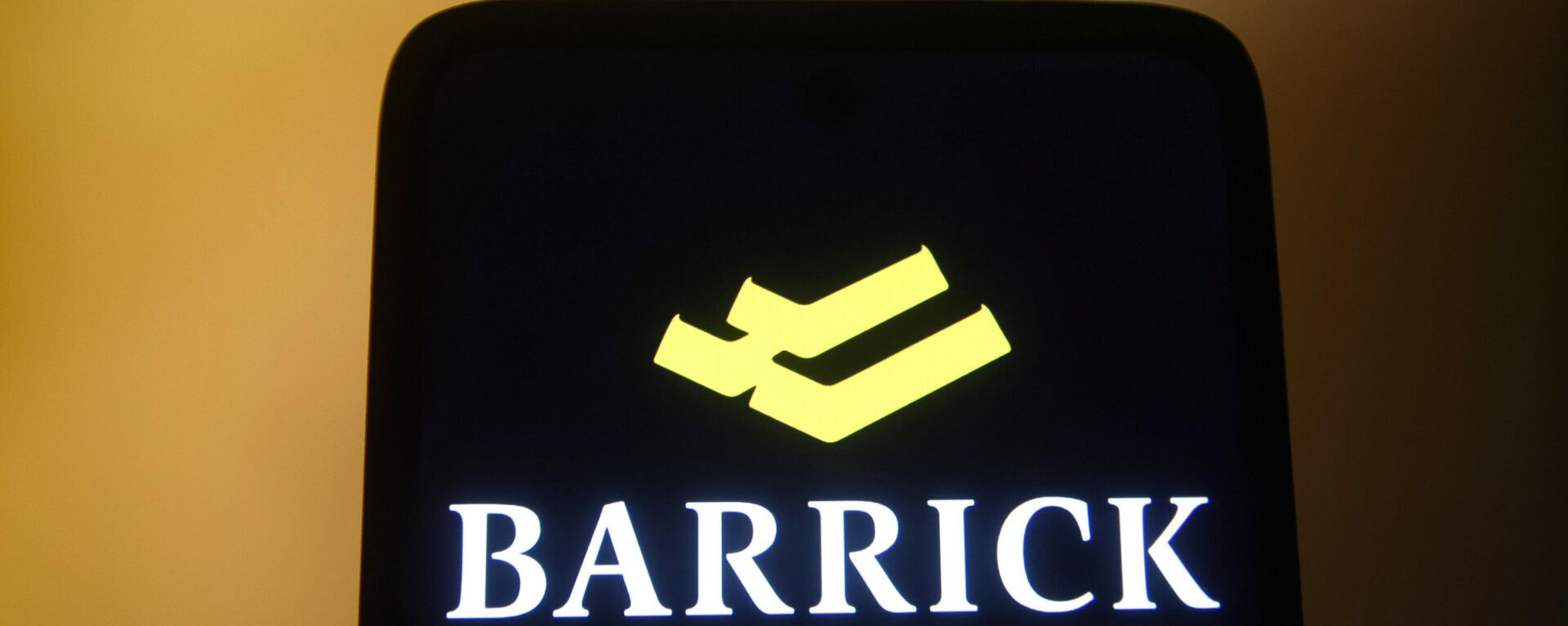 In this photo illustration, a Barrick Gold Corporation logo is seen on a smartphone and a computer screen and on the background.  - Sputnik Africa, 1920, 28.01.2025