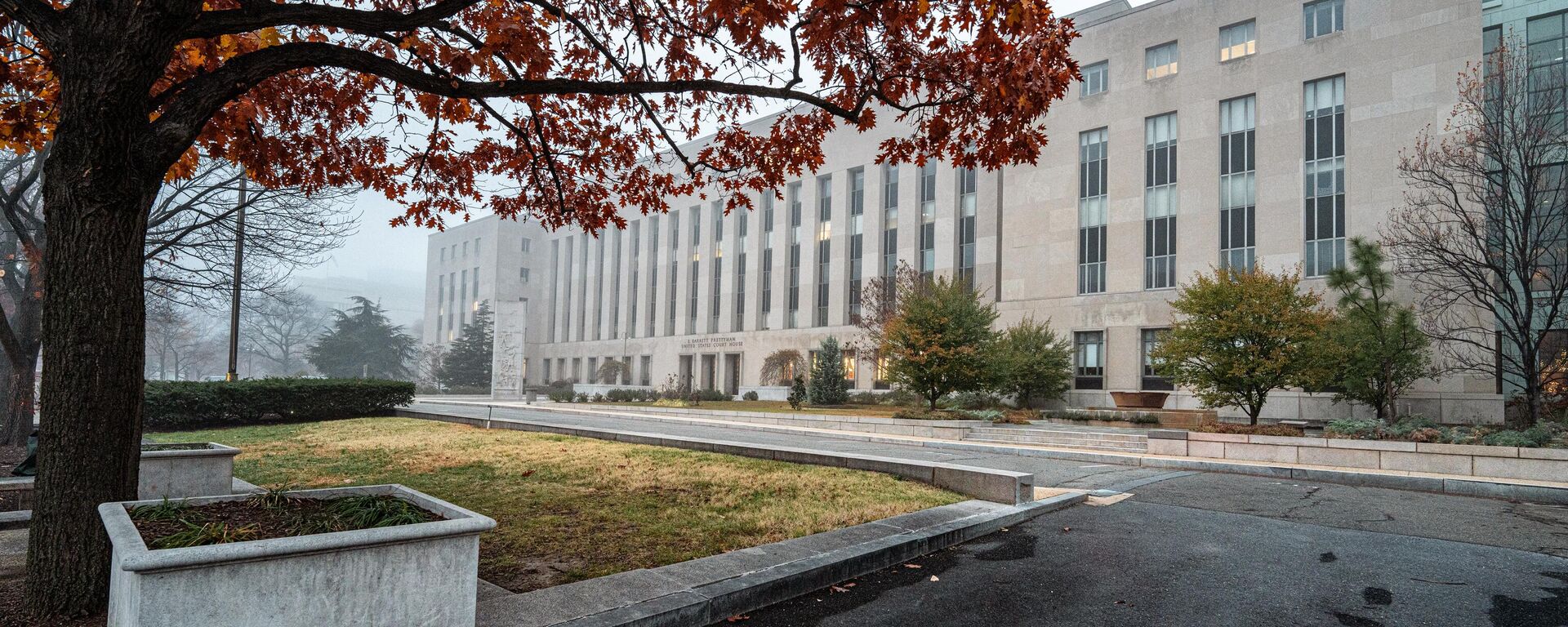 The E. Barrett Prettyman United States Court House is framed by fall foliage early morning on December 10, 2024, in Washington, DC. The courthouse houses the United States District Court for the District of Columbia, the United States Court of Appeals for the District of Columbia Circuit, and the United States Foreign Intelligence Surveillance Court. - Sputnik Africa, 1920, 29.01.2025