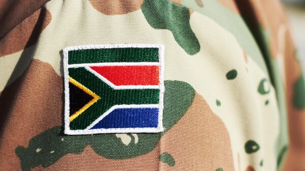 Cropped closeup shot of a South African flag on a soldier's uniform - Sputnik Africa