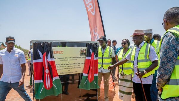 Kenyan President William Ruto commissiones the Shuulblow Electrification Project in the Wajir County. February 5, 2025. - Sputnik Africa