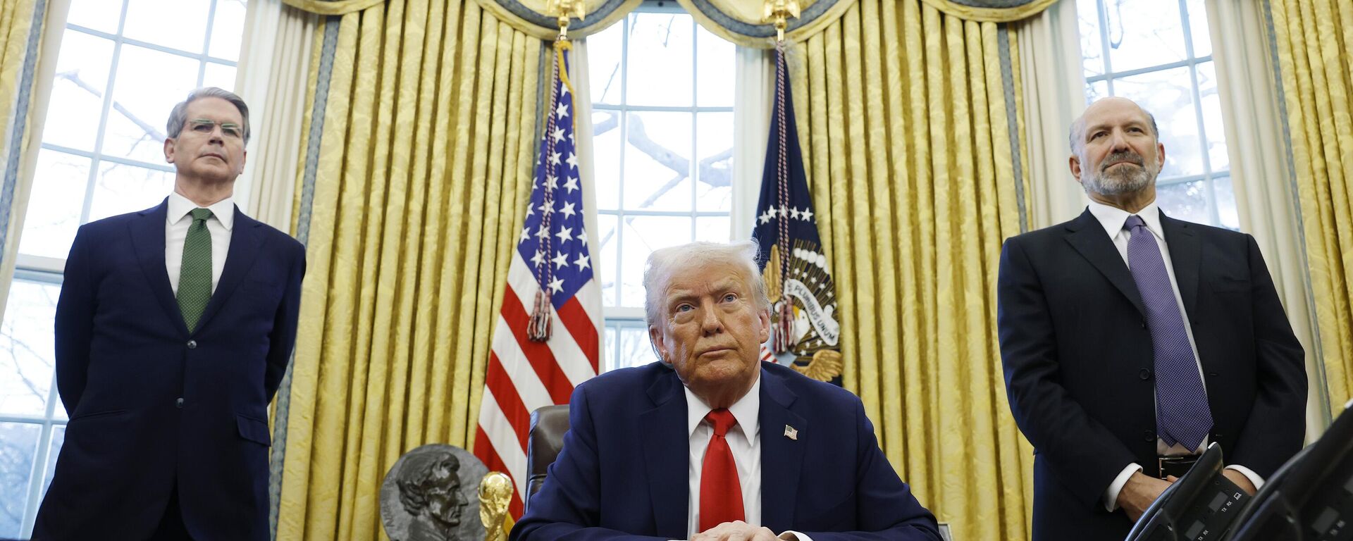 US Secretary of Treasury Scott Bessent (L) and Howard Lutnick, US President Donald Trump's nominee for Commerce Secretary, (R) stand behind US President Donald Trump as he speaks to reporters in the Oval Office of the White House on February 03, 2025 in Washington, DC. - Sputnik Africa, 1920, 07.02.2025