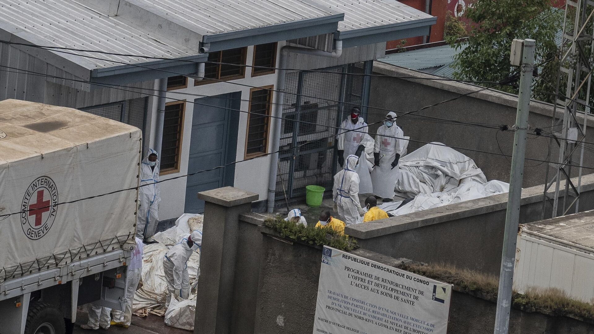 Des membres de la Croix-Rouge chargent les corps des victimes des combats entre les forces gouvernementales congolaises et les rebelles du M23 dans un camion à Goma, le 3 février 2025 Des membres de la Croix-Rouge chargent les corps des victimes des combats entre les forces gouvernementales congolaises et les rebelles du M23 dans un camion à Goma, le 3 février 2025 - Sputnik Afrique, 1920, 10.02.2025
