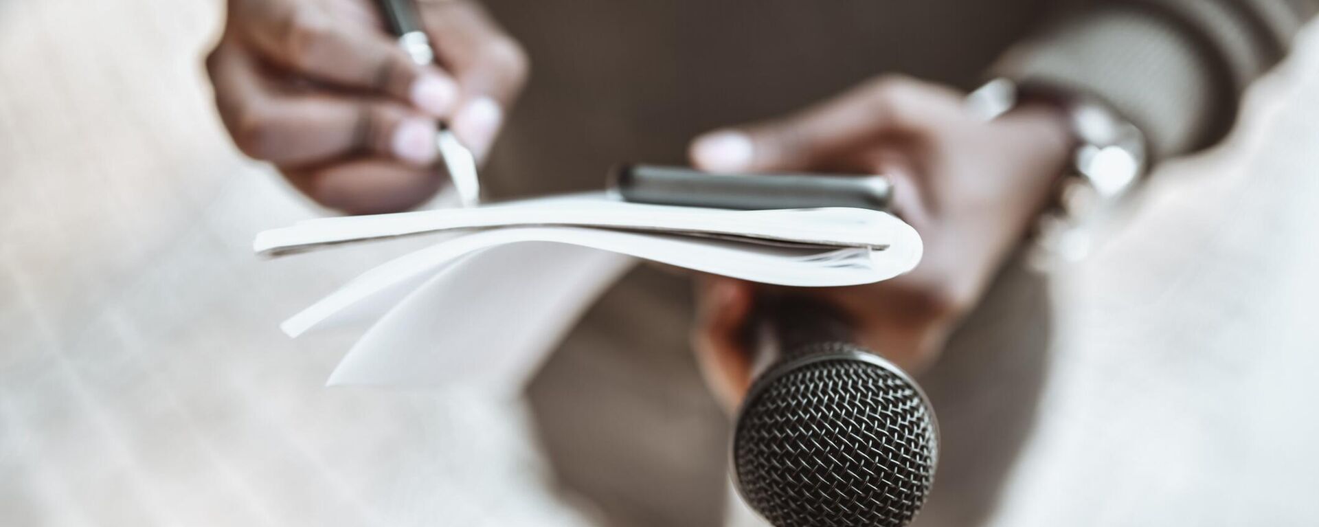 African Male Journalist Preparing Questions For Press Conference - Sputnik Africa, 1920, 12.02.2025