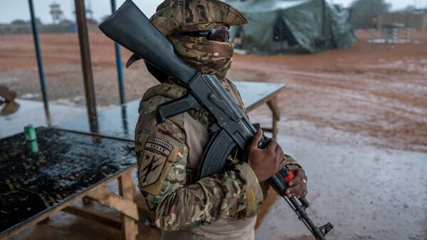 A soldier of the Somali National Army commando force, Danab keeping guard at Baledogle airfield where they are being trained by US special operations Navy Seals commandos to help fight Al-Shabab Islamic militants.  - Sputnik Africa