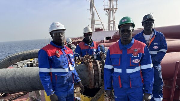 Senegalese African Refinery Company's employees work on unloading and handling of Sangomar crude oil cargo. February 2025. - Sputnik Africa