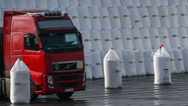 Bags with fertilizer from Poland's Azoty Group are seen on a loading deck at Gdansk Port on October 2, 2022 in Gdansk, Poland.  - Sputnik Africa