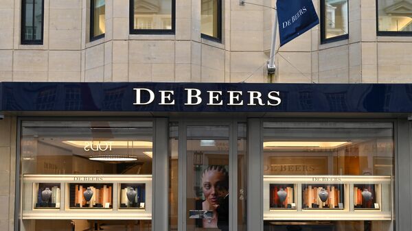 A general exterior view of the De Beers Jewelry shop in Old Bond Street, Mayfair on February 17, 2025, in London, United Kingdom. - Sputnik Africa