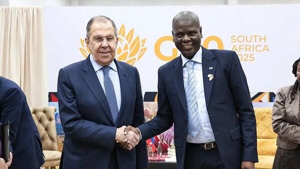 Russian Foreign Minister Sergey Lavrov holds a meeting with South African Foreign Minister Ronald Lamola on the sidelines of the G20 ministerial meeting. February 21, 2025. - Sputnik Africa