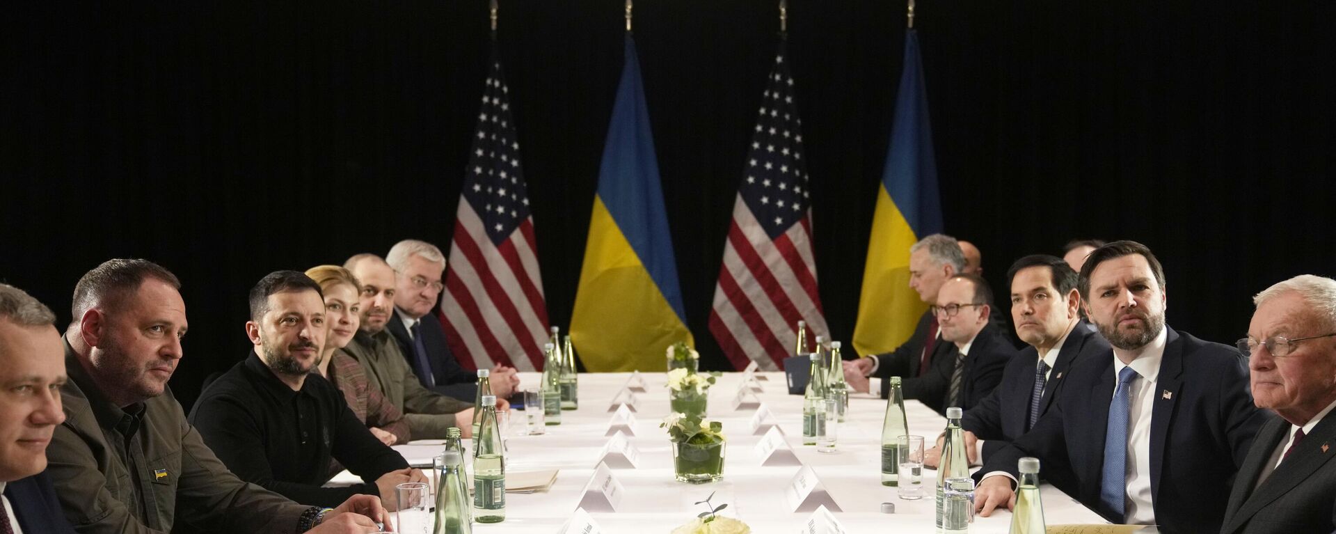 United States Vice-President JD Vance, second right, and United States Secretary of State Marco Rubio, third right, meet with Ukraine's Volodymyr Zelensky, third left, during a bilateral meeting on the sidelines of the Munich Security Conference in Munich, Germany, Friday, Feb. 14, 2025. - Sputnik Africa, 1920, 22.02.2025