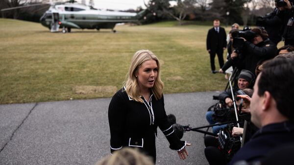 White House Press Secretary Karoline Leavitt speaks to reporters at the White House on February 22, 2025 in Washington, DC. - Sputnik Africa