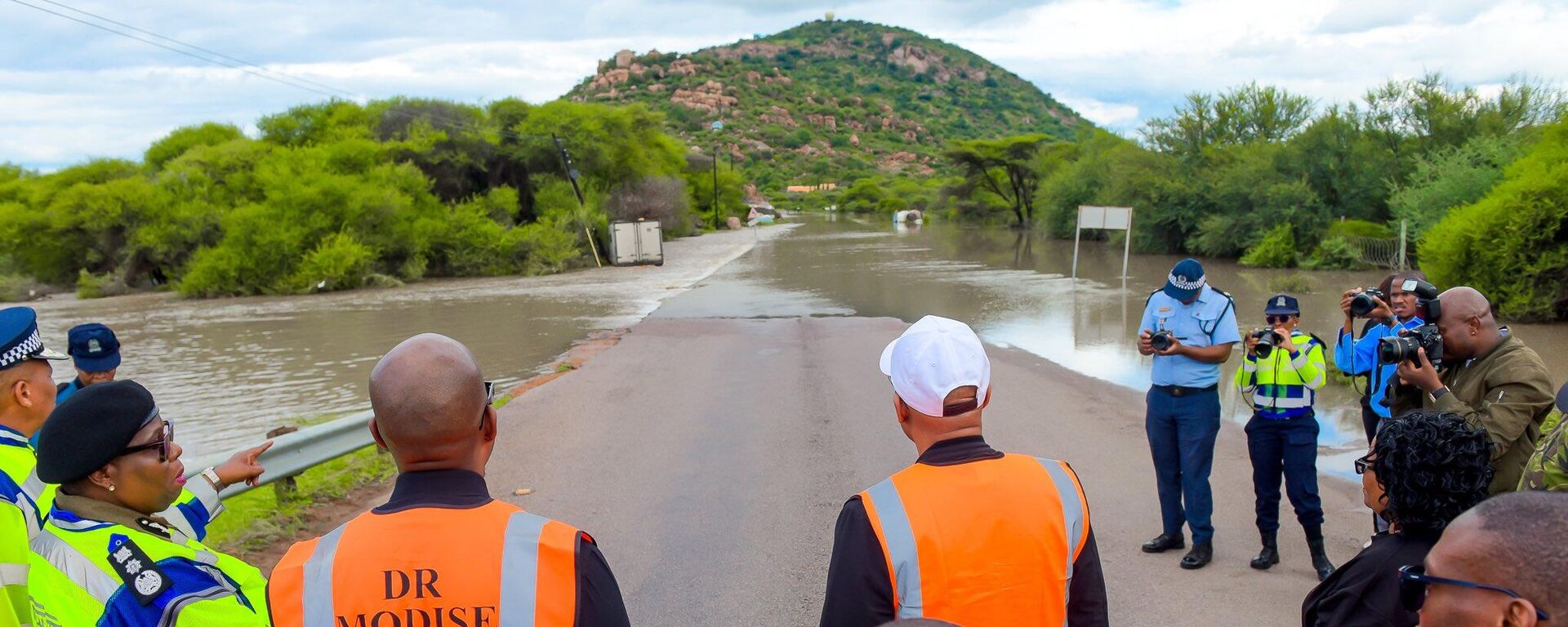 Botswana's President Duma Gideon Boko visits flood-affected sites in Gaborone and surrounding areas to witness firsthand the severe impact of the devastating floods on our communities. February 20, 2025. - Sputnik Africa, 1920, 23.02.2025