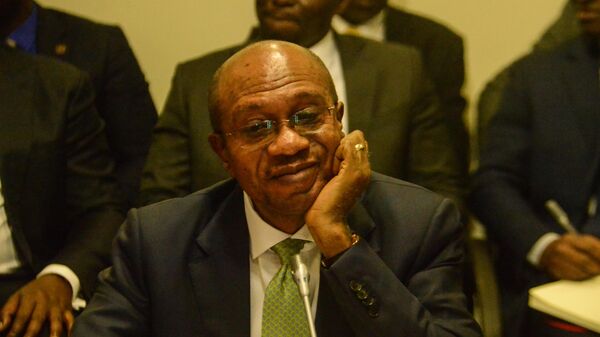 The Central Bank of Nigeria, Governor Godwin Emefiele appeared before the House of Representatives committee in Abuja, on the new naira redesign and swap policy on Tuesday, he said banks will still accept the old notes after the deadline.  - Sputnik Africa